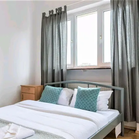 Old Town Apartment *