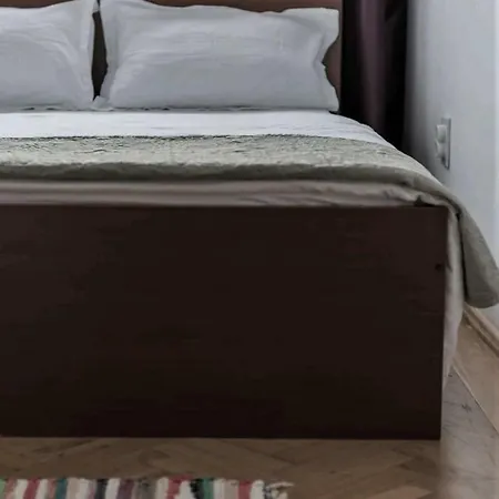 Old Town Apartment *