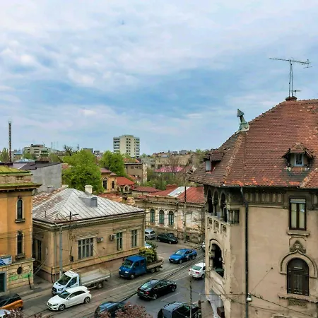 Old Town Бухарест